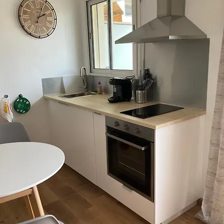 A 50 Metres De La Lejlighed *