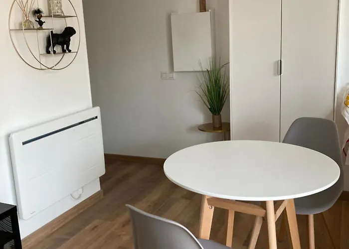 A 50 Metres De La Antibes