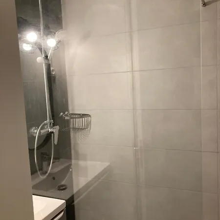 דירה A 50 Metres De La *